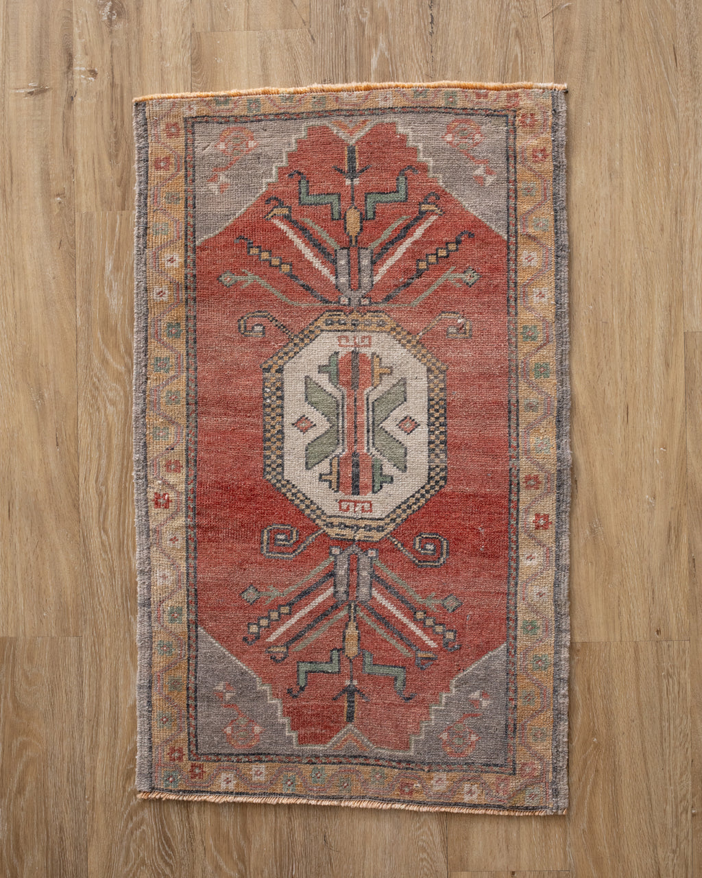 SOMMER (2 X 3) The Vintage Rug Shop