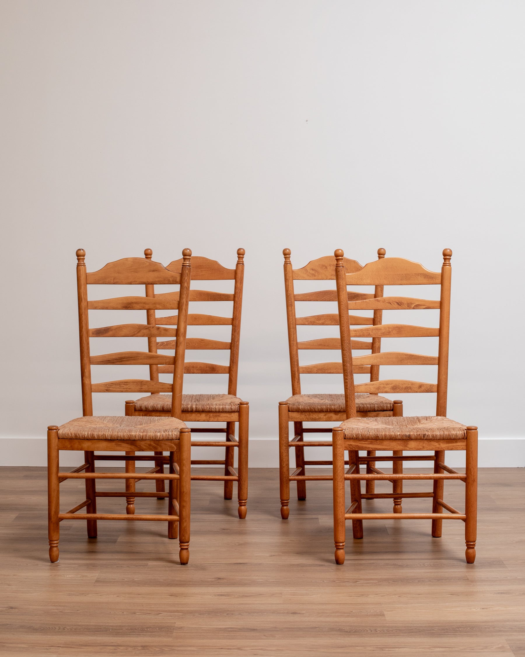 ヴィンテージ ラッシチェア A ラダーバック カントリー Vintage American Farmhouse Ladder Back Chairs S/4 – The Vintage