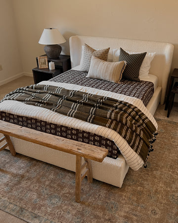 Manor Bed - Queen (Floor Model)