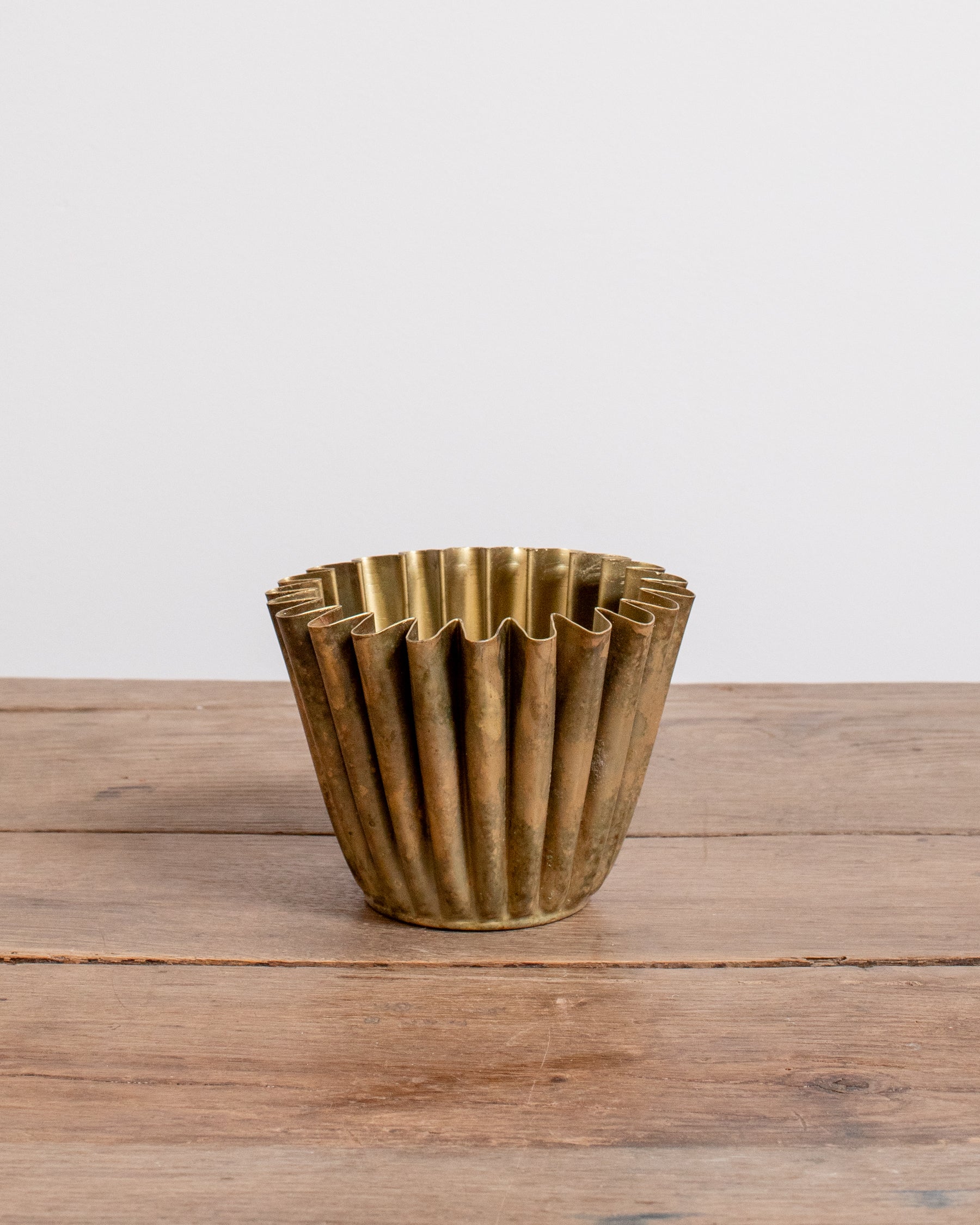 Nova Brass Planter – The Vintage Rug Shop