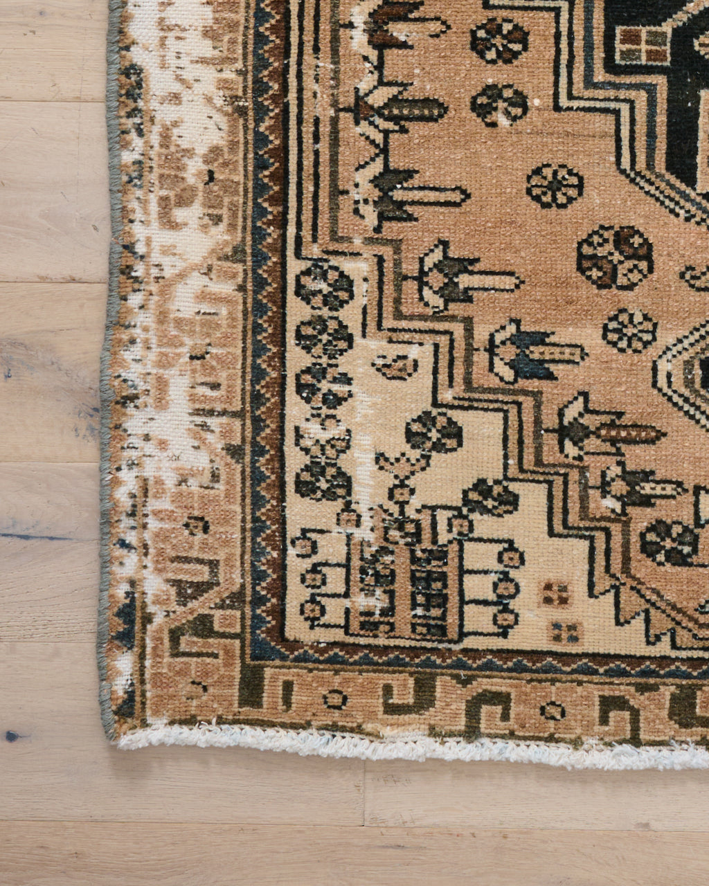 KIARA (4 x 5) The Vintage Rug Shop