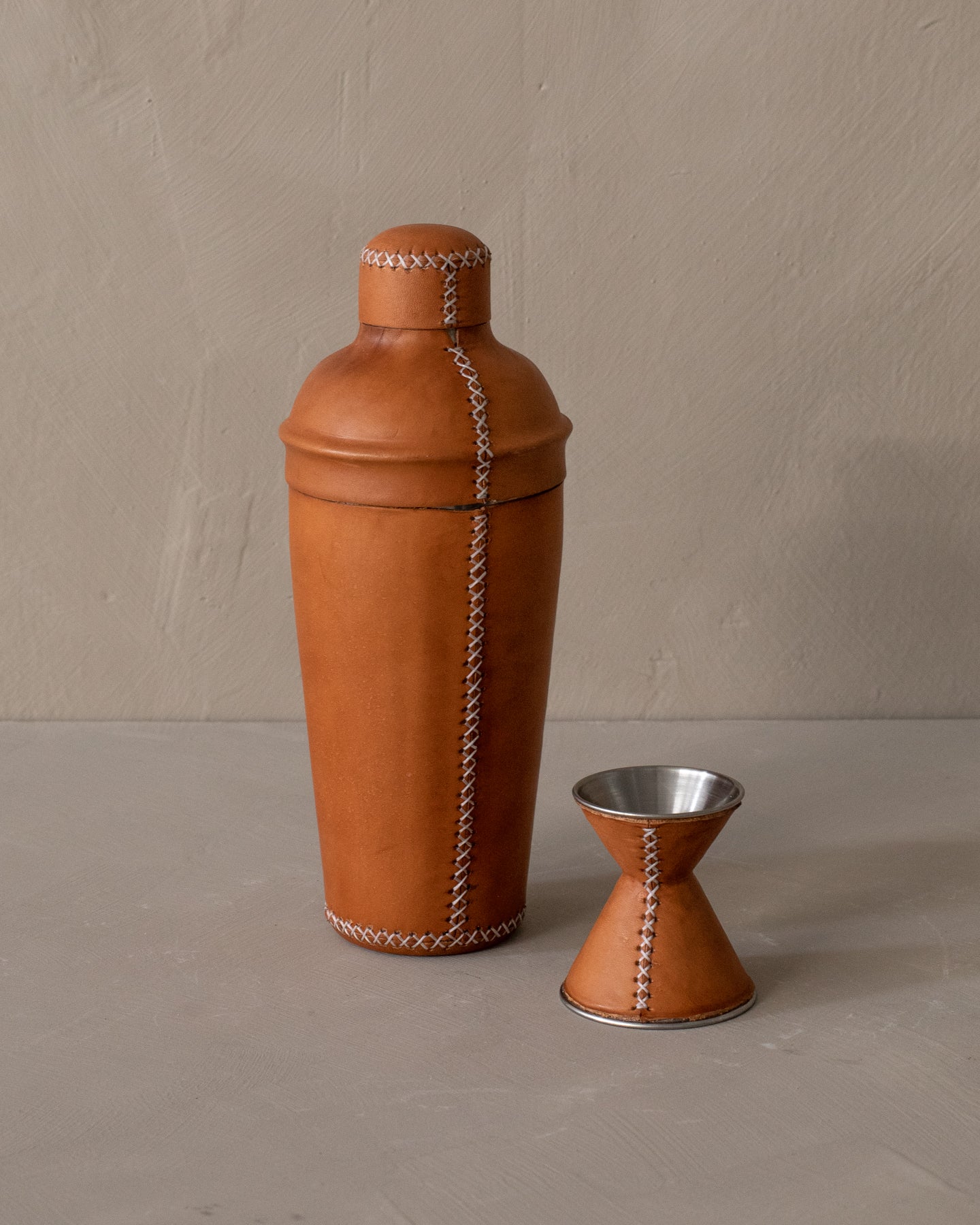 Santino Leather Shaker Set – The Vintage Rug Shop